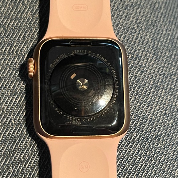 Apple Watch Series 4 with GPS & Cellular - Picture 2 of 4